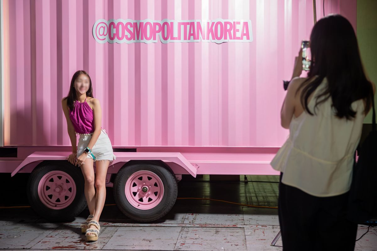 일산 킨텍스에서 열린 해브어나이스트립의 코스모 트레일러 현장