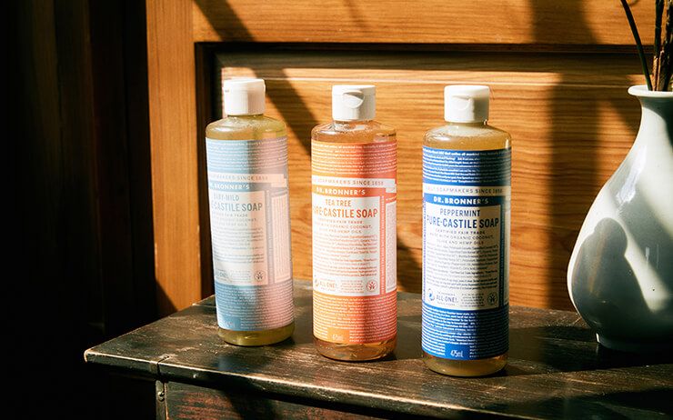 (왼쪽부터)퓨어 캐스틸 솝 베이비 마일드, 티트리, 페퍼민트 각각 475ml 2만2천원 Dr. Bronner’s. 