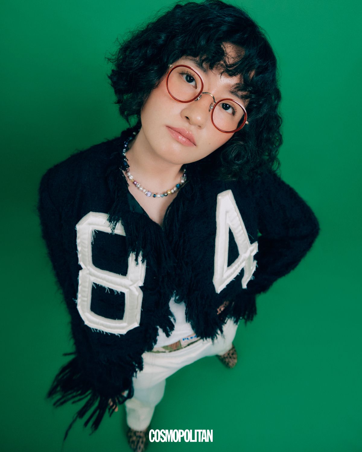 재킷 Ashley Williams. 이너 톱 Sinoon. 팬츠 Golden Goose. 이너 팬츠 Cotchs. 목걸이 P:ReinSein. 안경 Nishide Kazuo. 슈즈 Crocs.