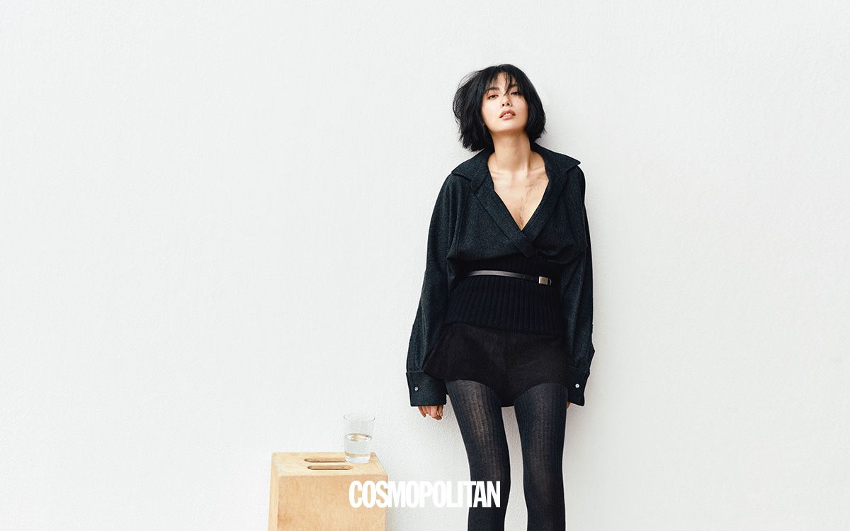 셔츠 블라우스 가격미정, 스웨이드 쇼츠 2백만원대, 니트 벨트 50만원대, 레더 벨트 40만원대, 니트 타이츠 가격미정 모두 Max Mara.