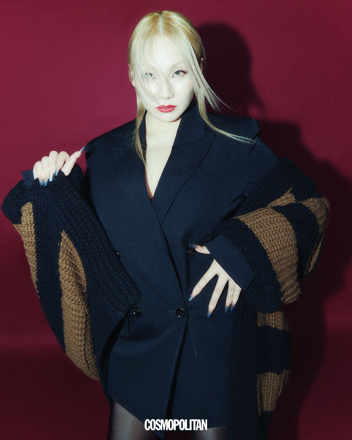 재킷 가격미정, 울 카디건 2백만원대 모두 Max Mara. 스타킹 스타일리스트 소장품.