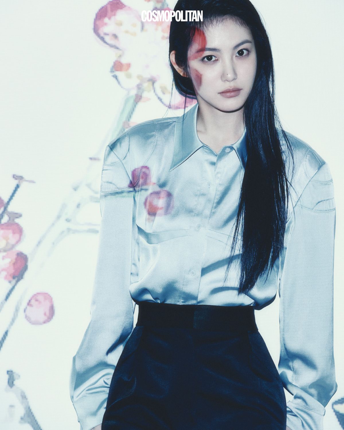 블라우스 YCH. 팬츠 스타일리스트 소장품.