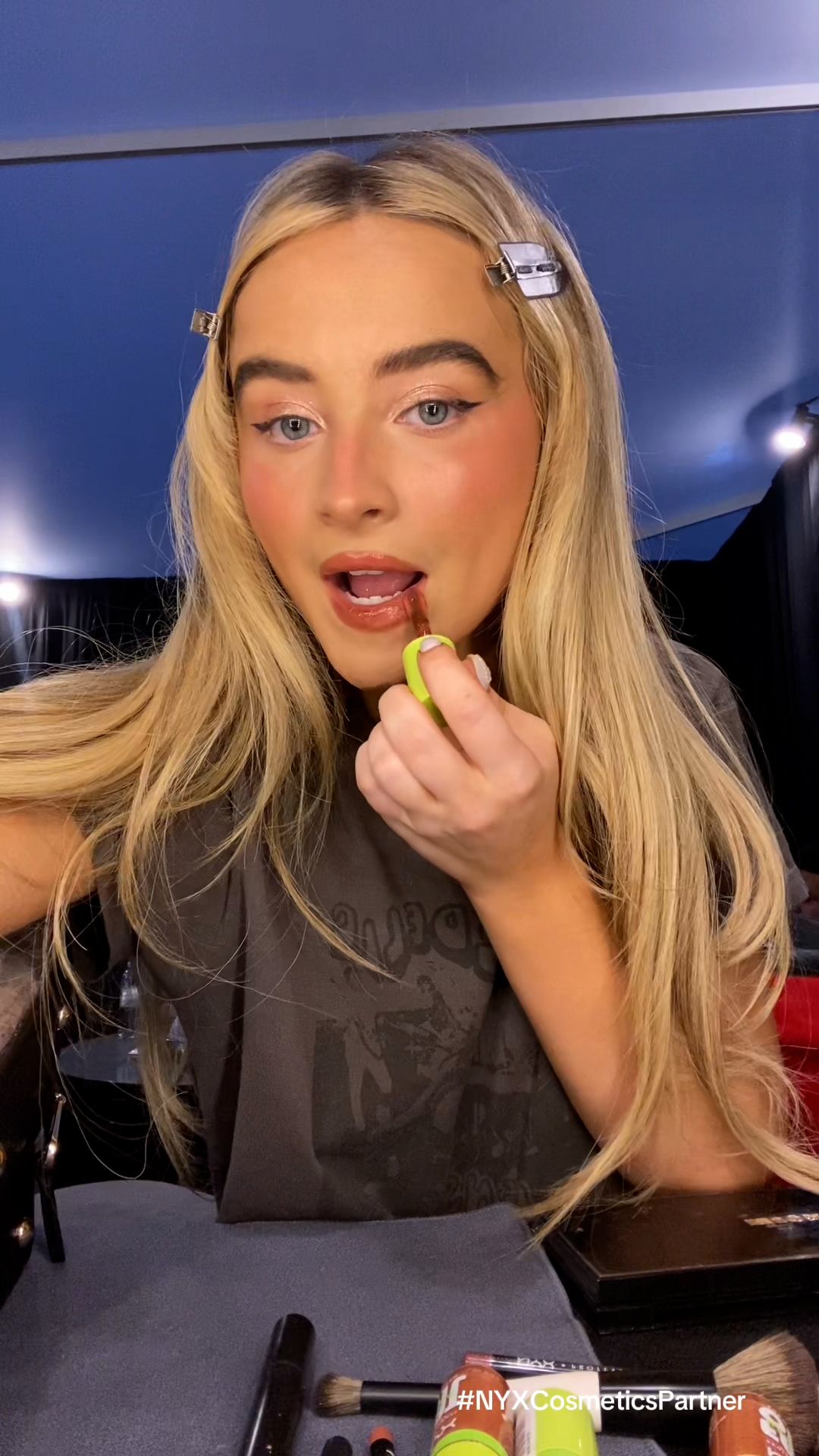 틱톡 @sabrinacarpenter