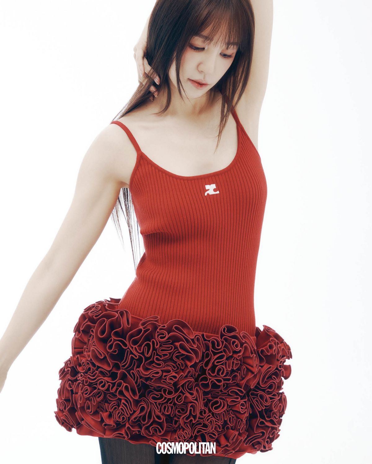 슬리브리스 톱 Courrèges. 미니스커트 Fancy Club. 레깅스 Zara.