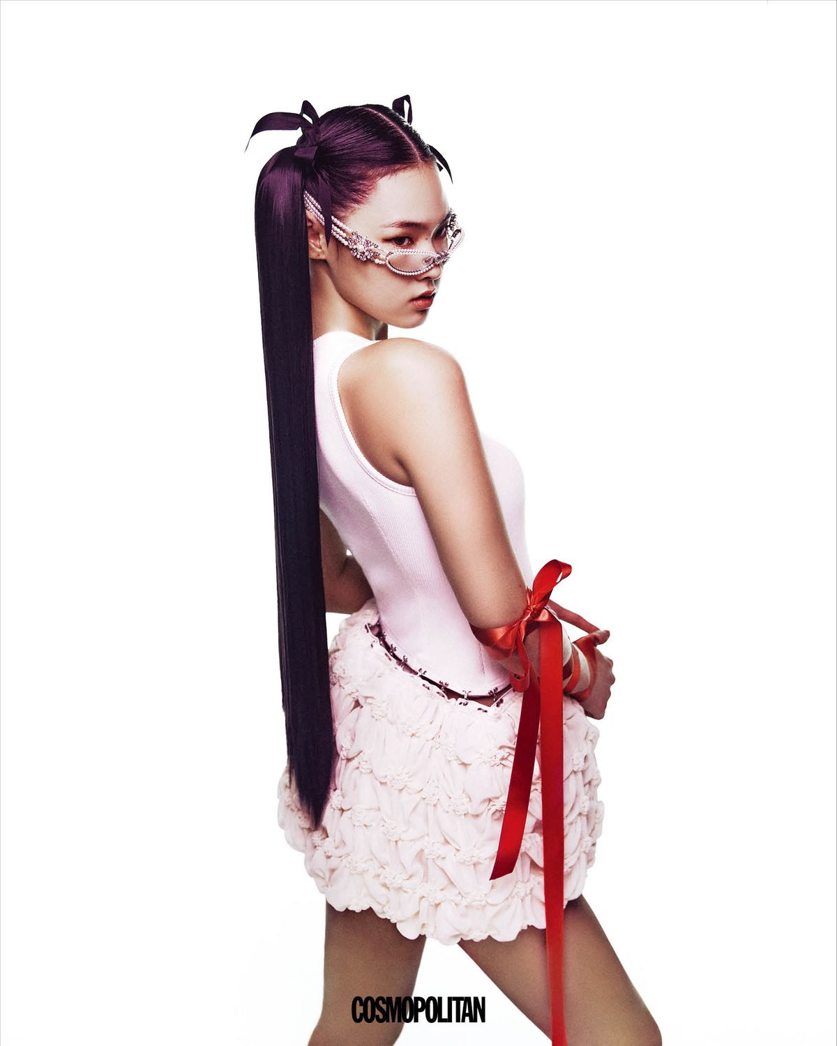미니드레스 98만원 Rokh. 안경 55만원 Gentle Monster.