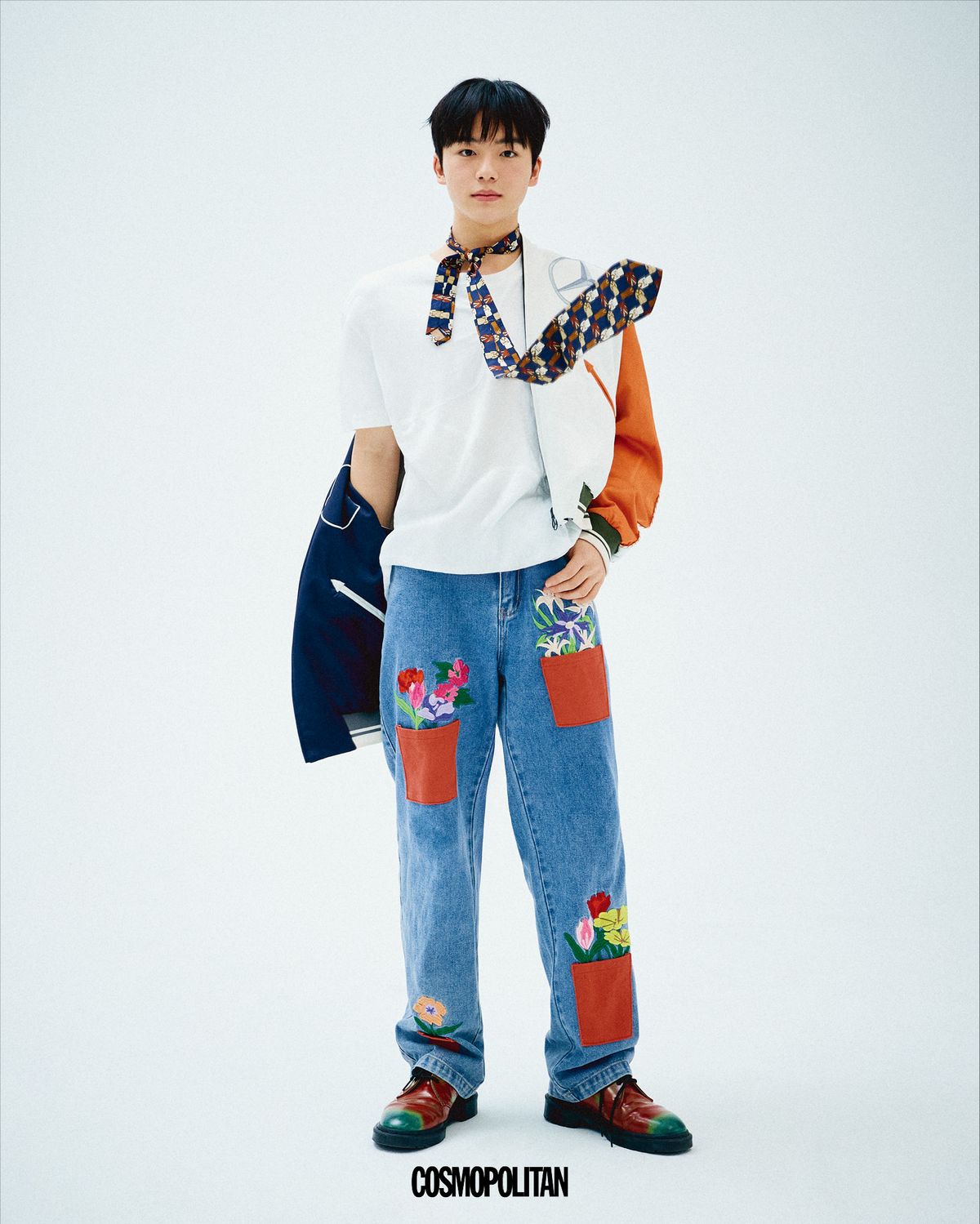리버시블 나일론 점퍼 Monclerx Mercedes-Benz by Nigo. 데님 팬츠 KidSuper. 더비 슈즈 Supreme. 이너 톱, 타이 스타일리스트 소장품.