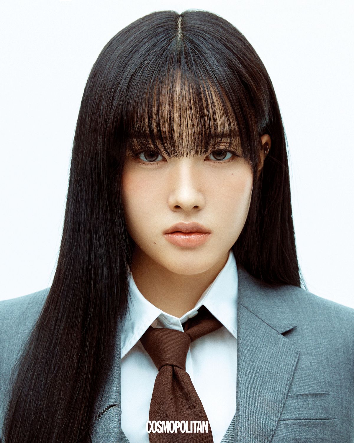 블레이저, 카디건, 셔츠 모두 Thom Browne. 타이 스타일리스트 소장품.