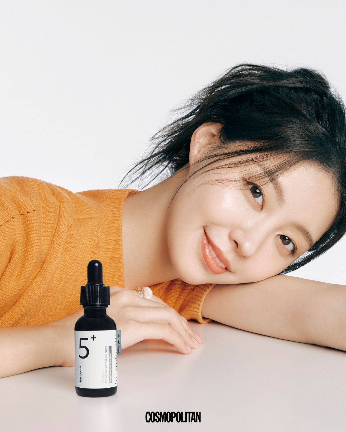 5번 글루타치온C 흔적 앰플 30ml 기획 2만2천원 Numbuzin. 니트 톱 6만7천원 Vieti. 반지 스타일리스트 소장품.