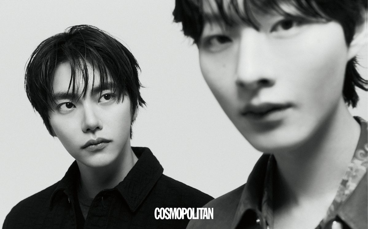 (정현규)셔츠, 티셔츠 모두 Ferragamo. (최현준)스웨이드 재킷, 셔츠 모두 Versace.