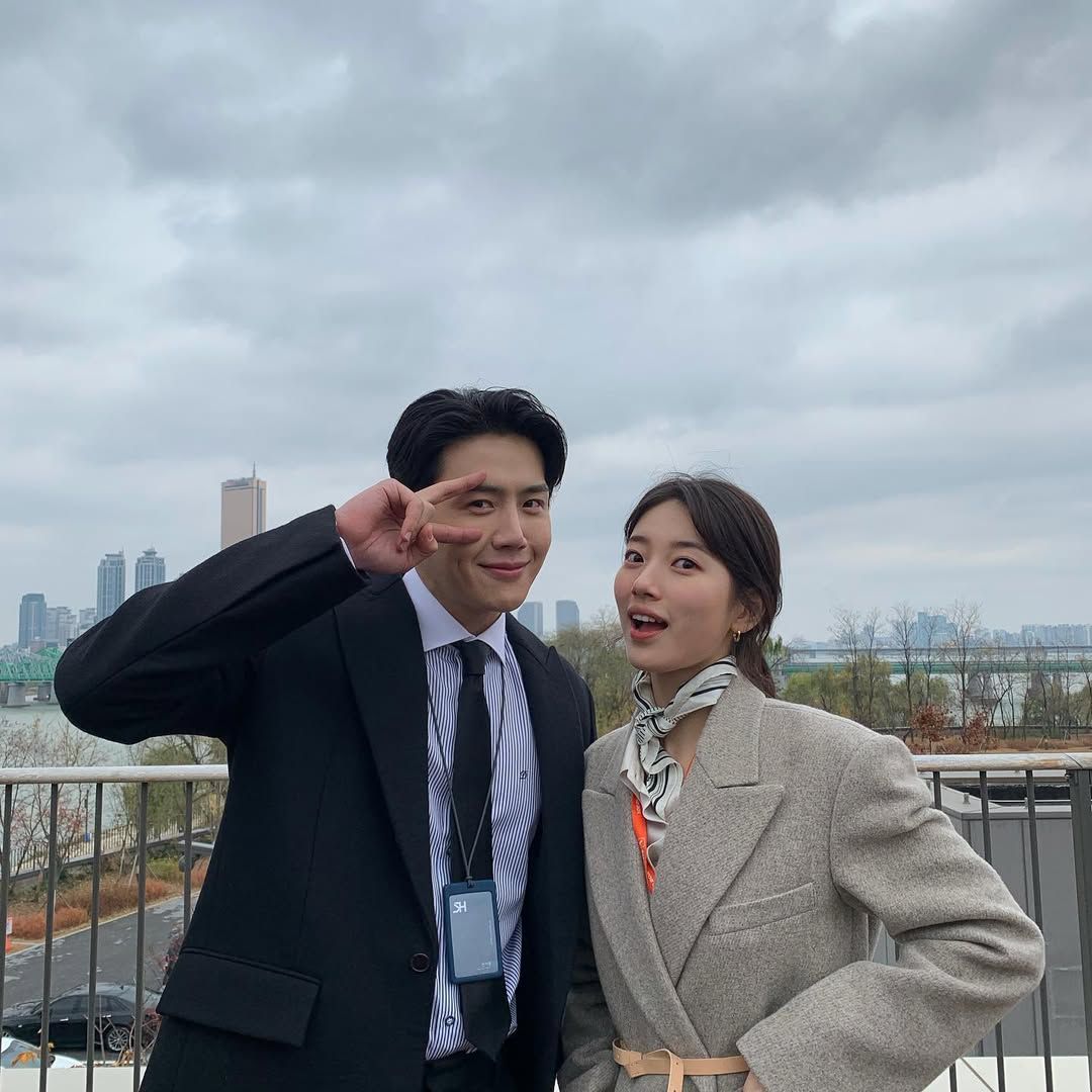 인스타그램 @skuukzky