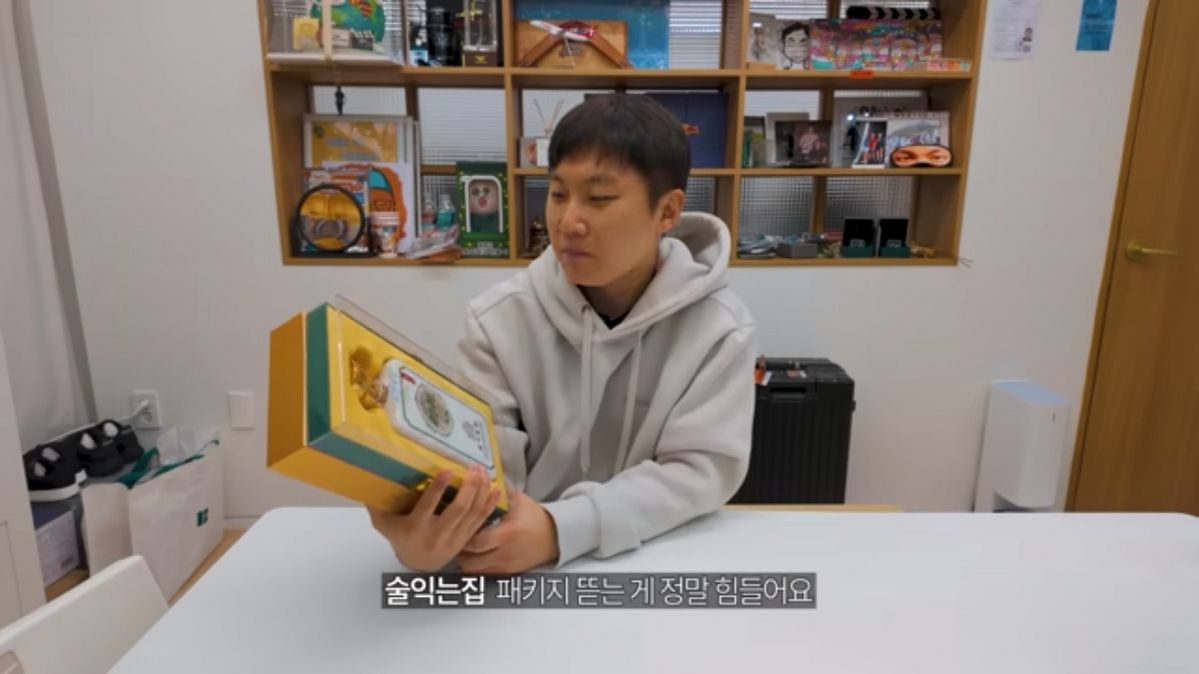 유튜브 <아무거나보틀>