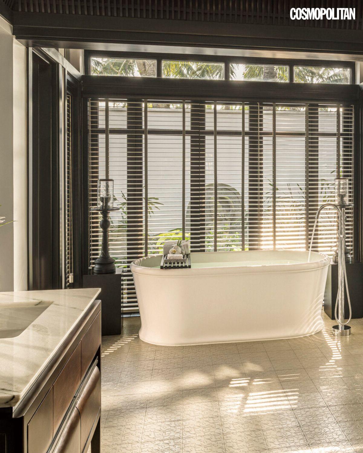 욕조를 새롭게 배치해 휴식의 기능을 더한 객실.