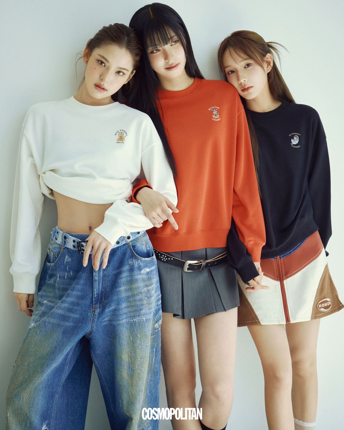 (왼쪽부터, 마이)코숏 크림 소프트 테리 스웨트셔츠 5만9천원대 Polham. 데님 팬츠, 벨트 스타일리스트 소장품. (코코)코숏 레드 소프트 테리 스웨트셔츠 5만9천원대 Polham. 미니스커트, 벨트, 부츠 스타일리스트 소장품. (유사랑)코숏 블랙 소프트 테리 스웨트셔츠 5만9천원대 Polham. 미니스커트, 양말 스타일리스트 소장품.