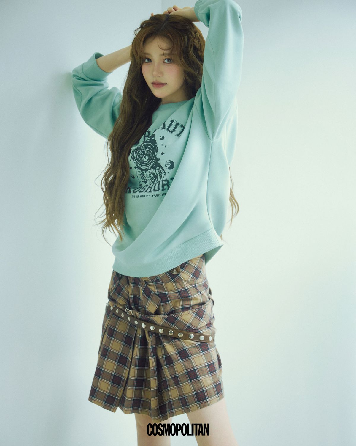 코숏 민트 더블 니트 스웨트셔츠 5만9천원대 Polham. 미니스커트, 부츠 스타일리스트 소장품. 