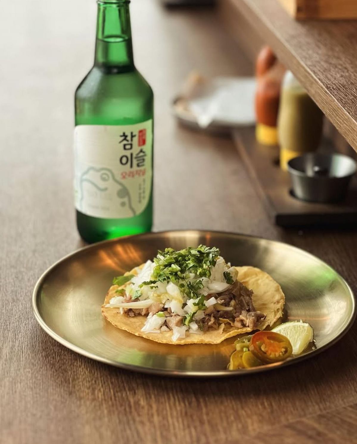 꿰레 가게 외관과 타코, 인스타그램 @querer_taco