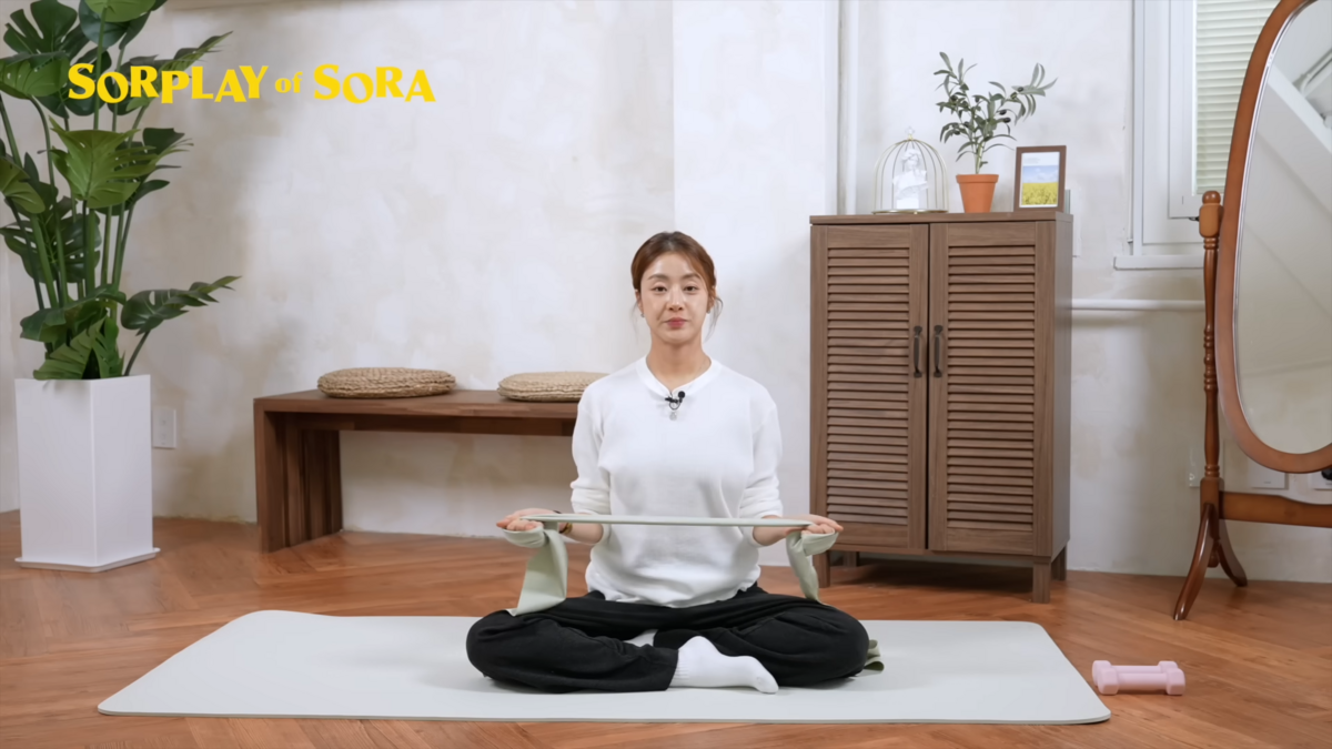 밴드 스트레칭 과정. 유튜브 소라의 솔플레이 