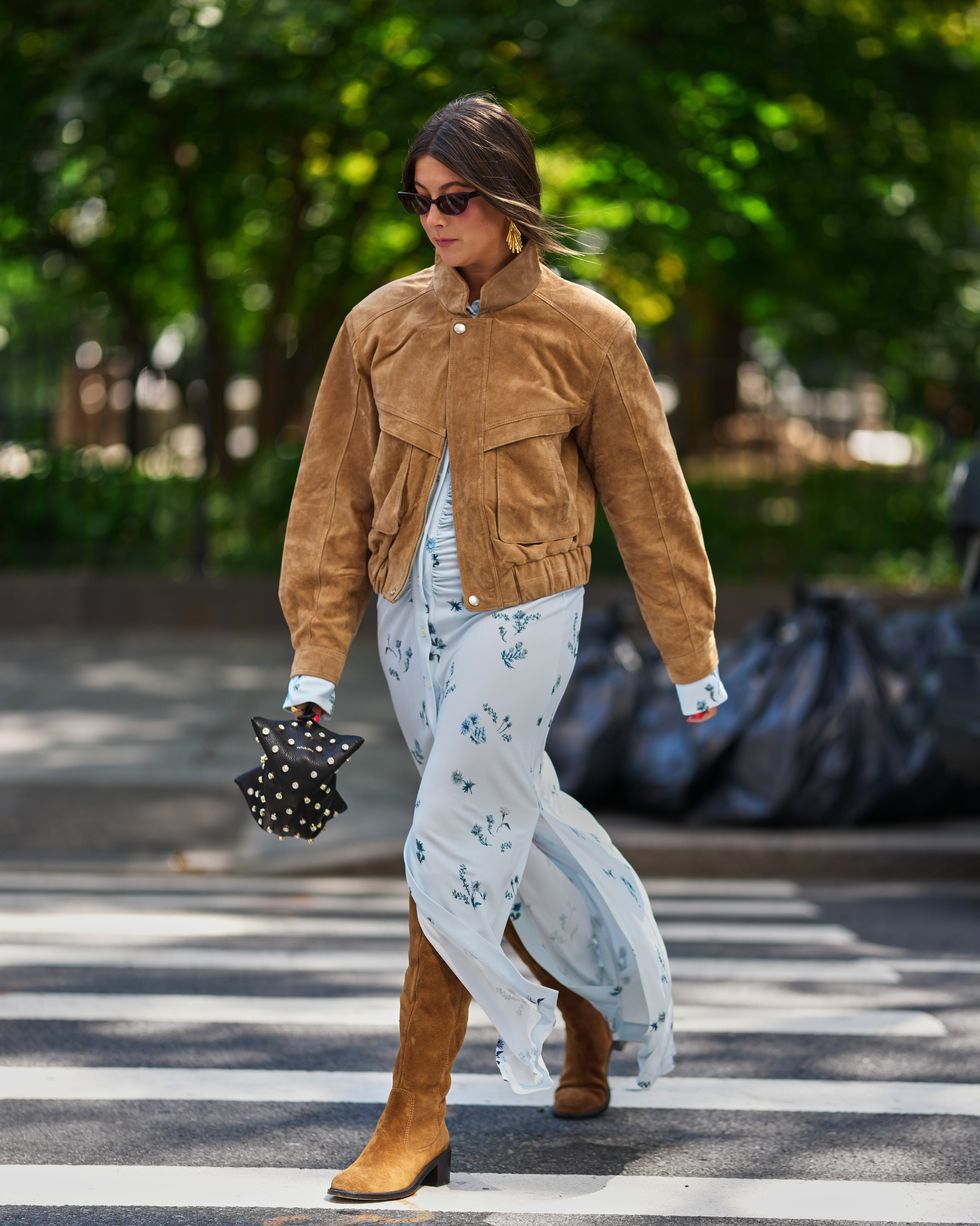 스웨이드 재질의 재킷 - Edward Berthelot//Getty Images