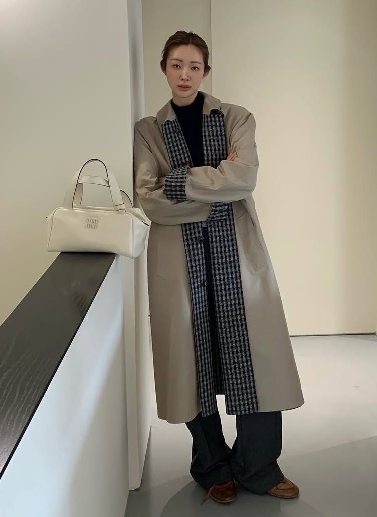 리버시블 트렌치코트를 입은 차정원. 인스타그램 @ch_amii