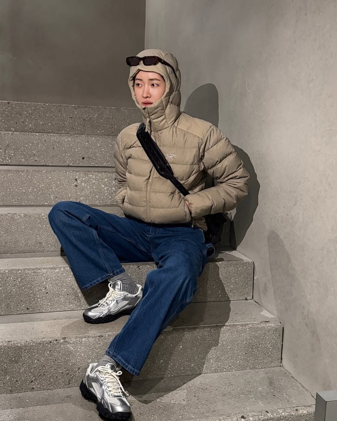  베이지 경량 패딩으로 캐주얼룩 연출한 차정원. 인스타그램 @ch_amii 