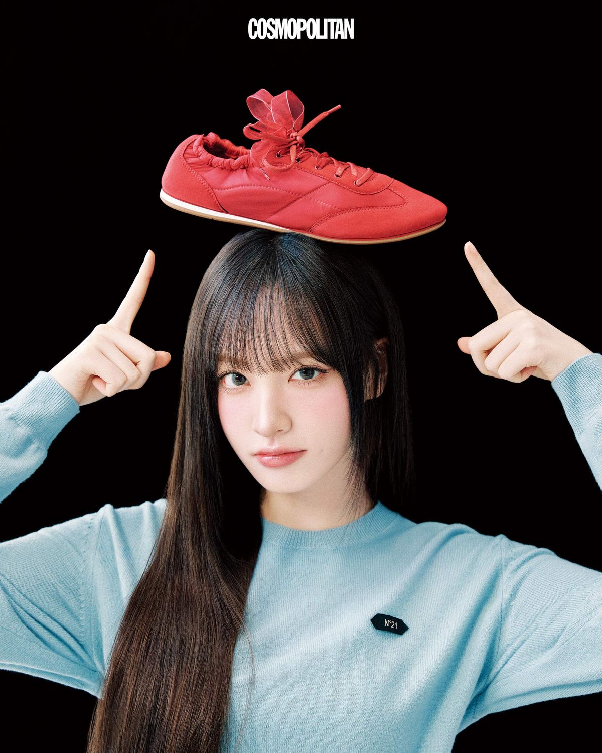 가벼운 EVA 소재를 적용해 간편한 휴대 및 기계 세탁이 가능한 얀시 스니커리나 23만8천원 Vivaia. 니트 톱 스타일리스트 소장품.