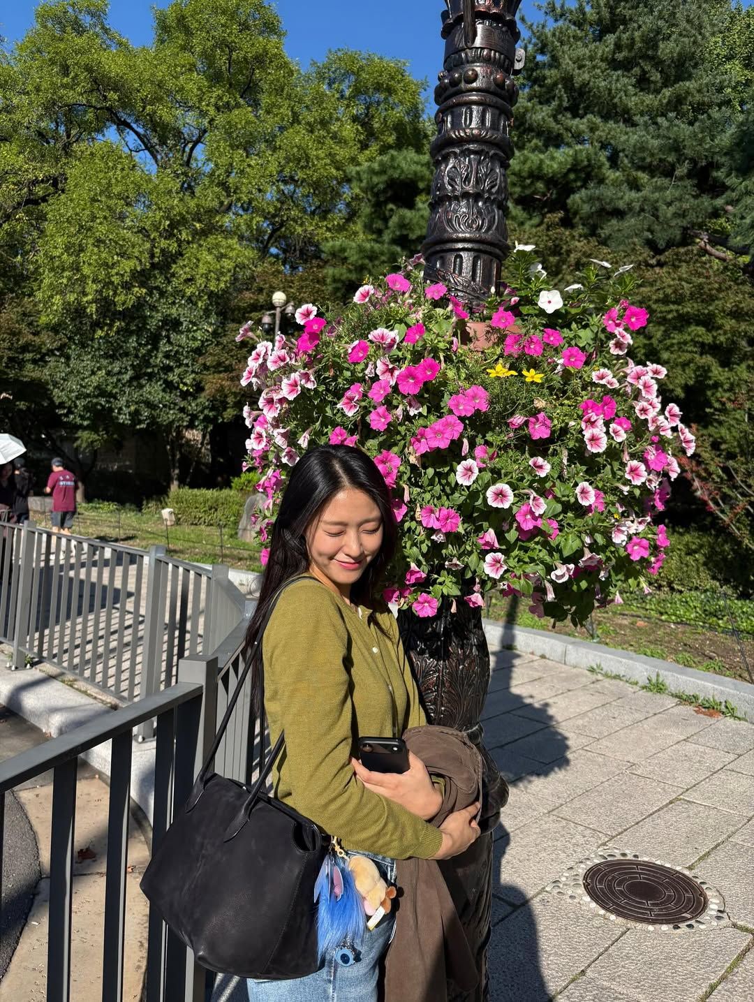 설현 빅 백 | 인스타그램 @s2seolhyuns2 