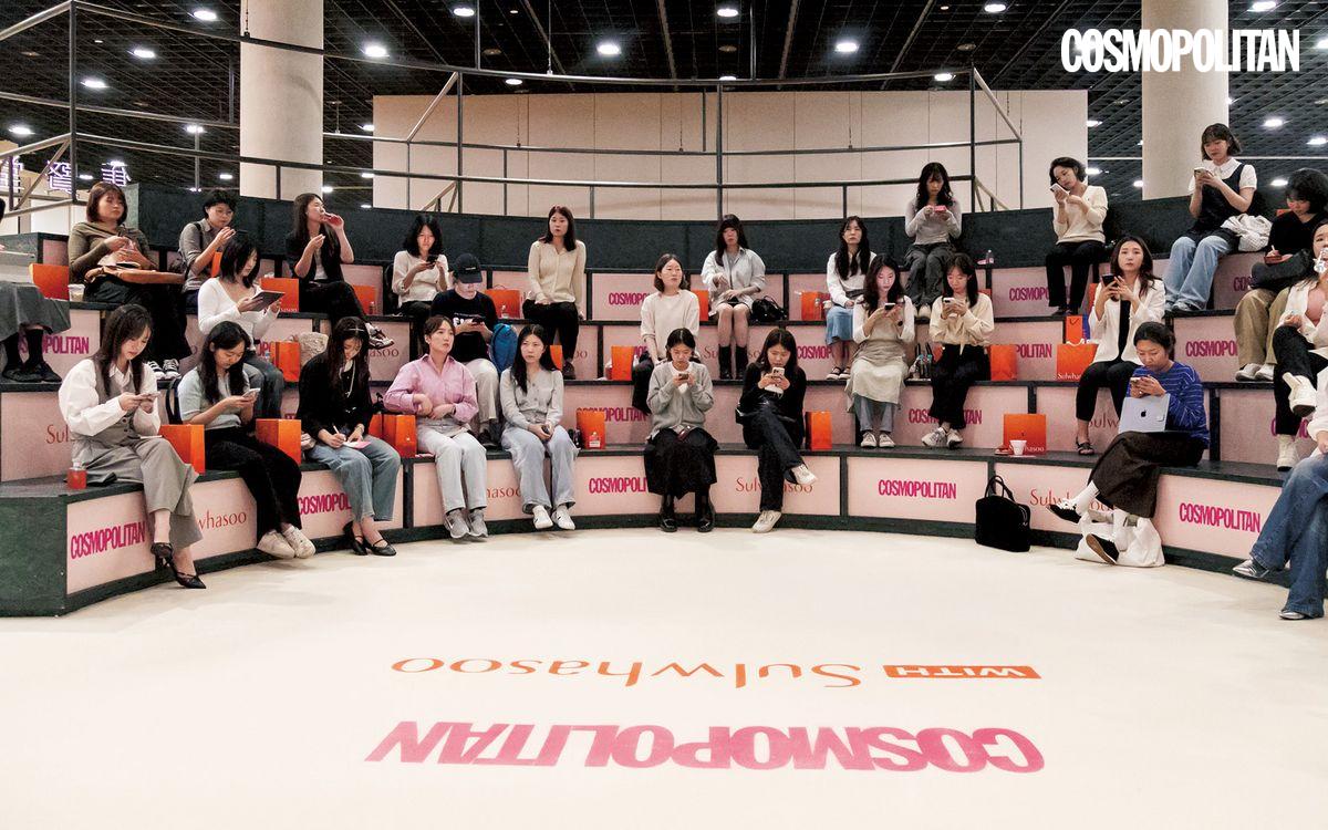 <FFF Talk>를 기다리는 독자들의 모습.