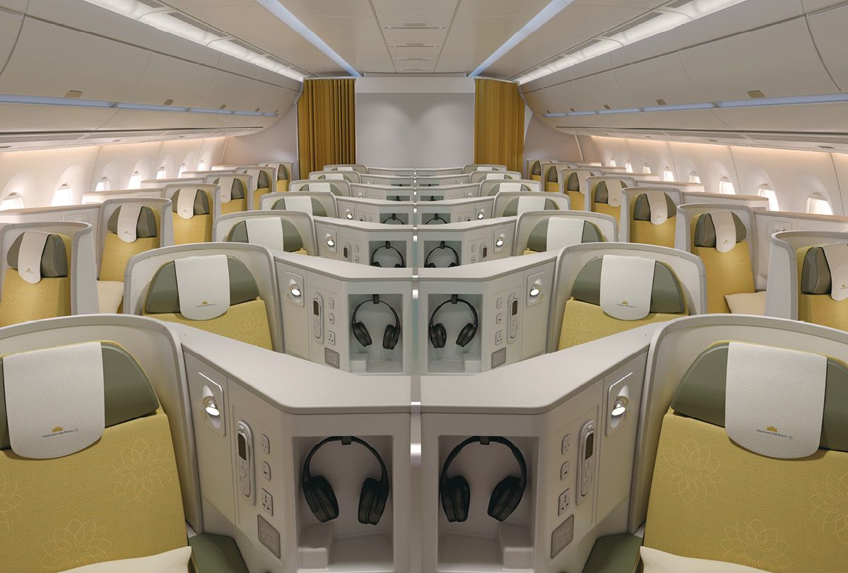 리버스 헤링본 배열을 채택한 비즈니스 클래스 내부.