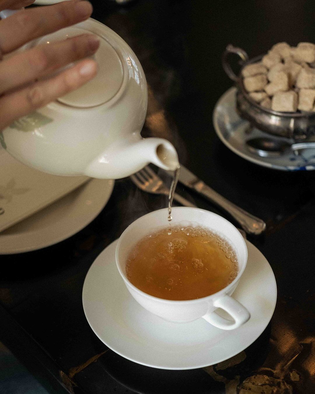 미온수 한 잔으로 시작하는 아침. 인스타그램 @alowellnessclub