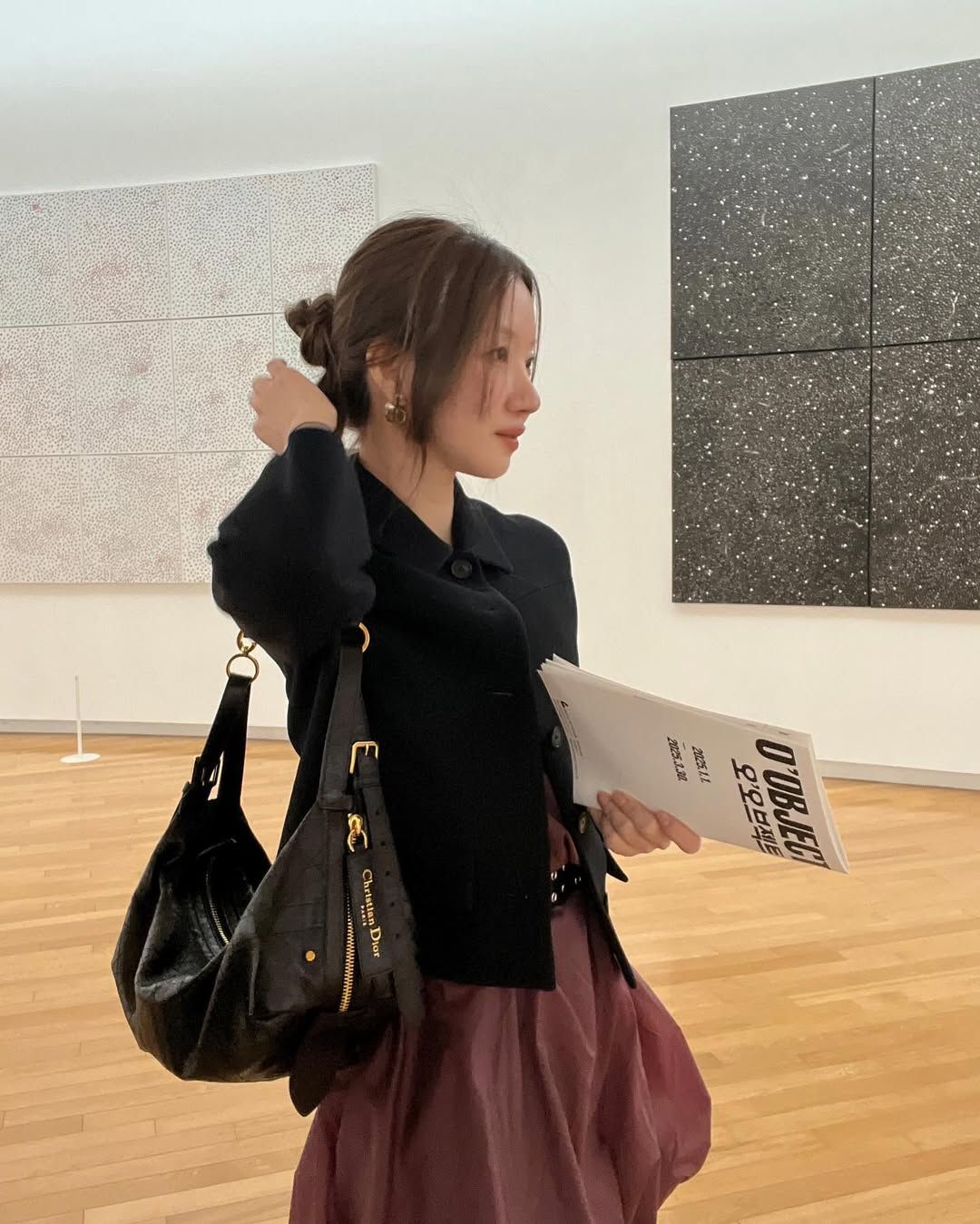 자유로우면서도 감각적인 오눅의 숏코트 레이어드 스타일. 인스타그램 @onnuk_