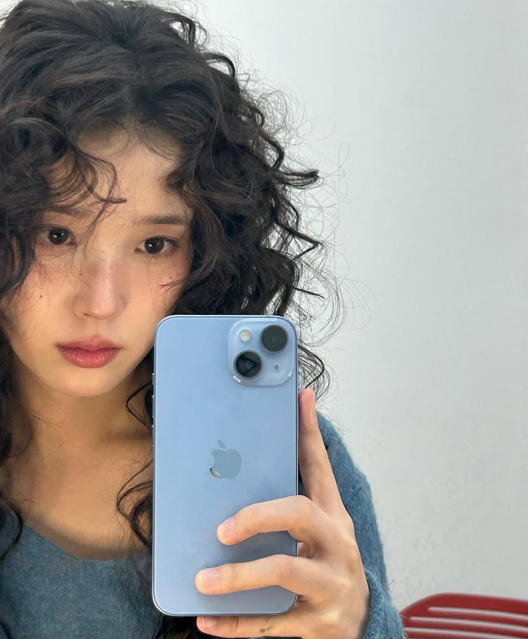 아이유 펌(출처 : 인스타그램 @dlwlrma)