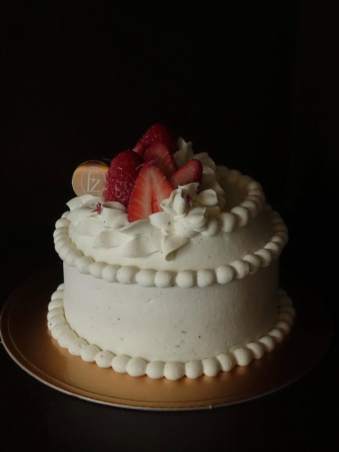 대체 가공품을 쓰지 않아 재료 본연의 맛을 그대로 느낄 수 있는 핀즈의 연말 케이크. 인스타그램 @finz.seoul