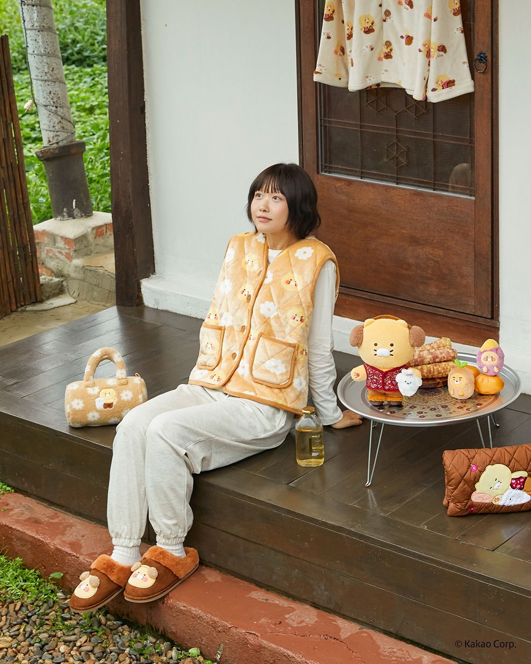 춘식이 김장조끼 패션 | 인스타그램 @kakaofriends_official