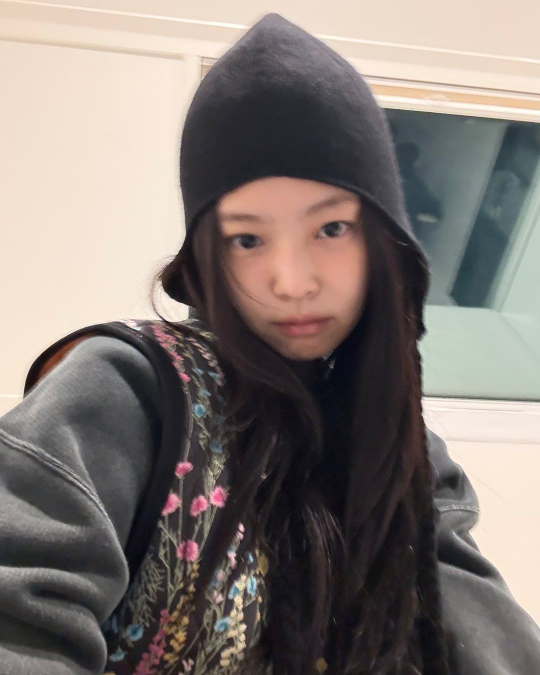 제니 김장조끼 패션 | 인스타그램 @jennierubyjane