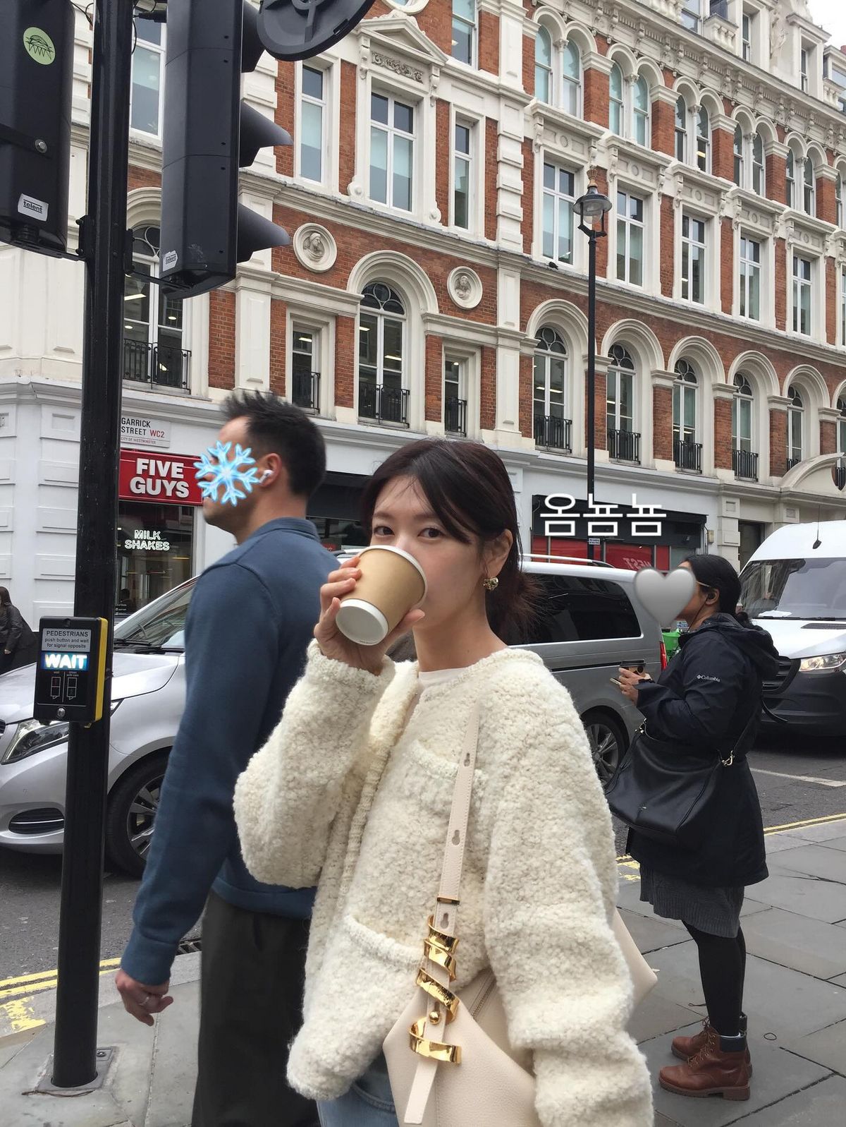 정소민 뽀글이 패션 | 인스타그램 @somin_jj