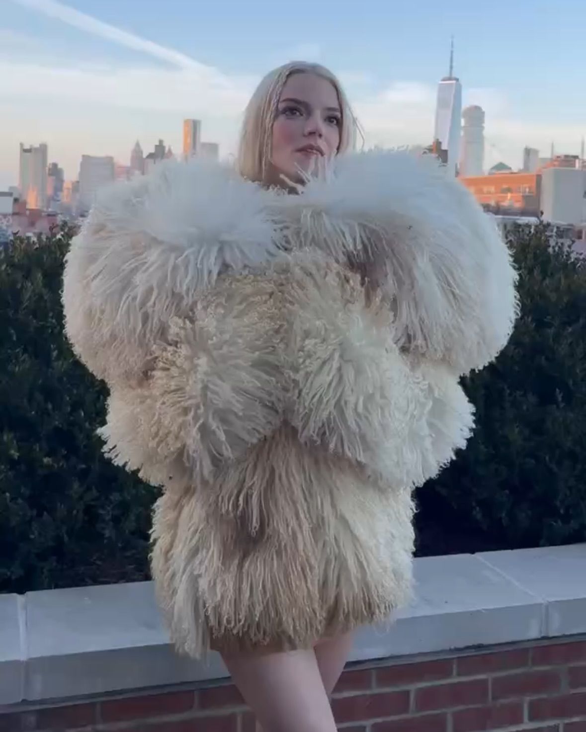 정소민 뽀글이 패션 | 인스타그램 @somin_jj