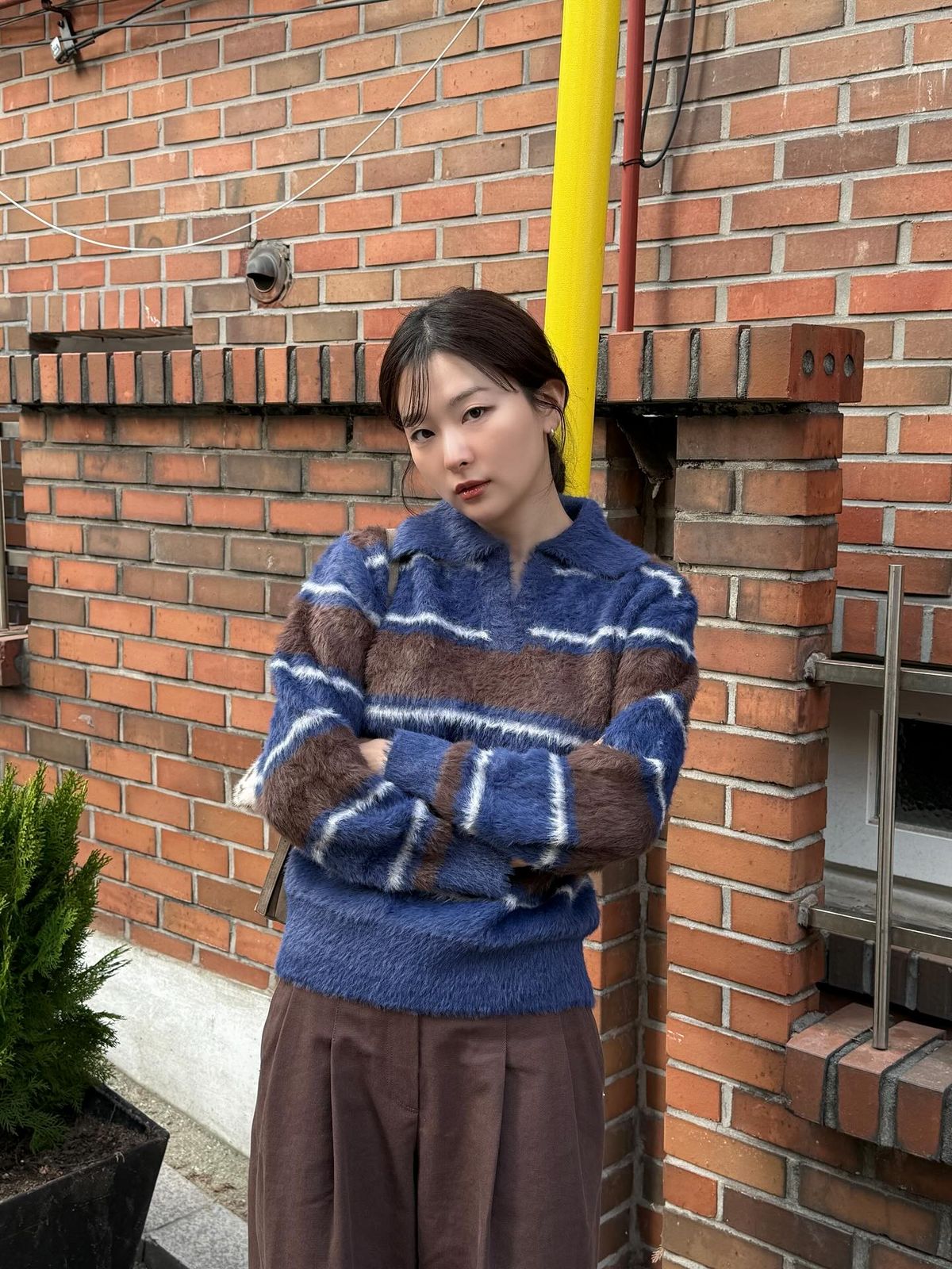 스트라이프 앙고라 니트를 입은 슬기. 인스타그램 @hi_sseulgi