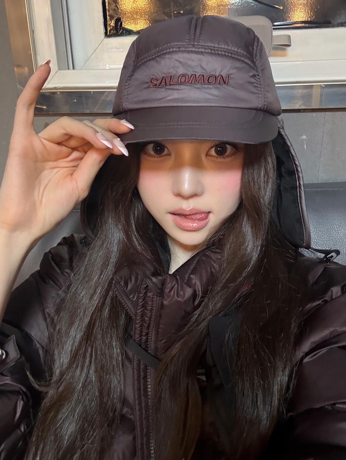 영서가 선택한 패딩 트레퍼 햇. 인스타그램 @youngseo 