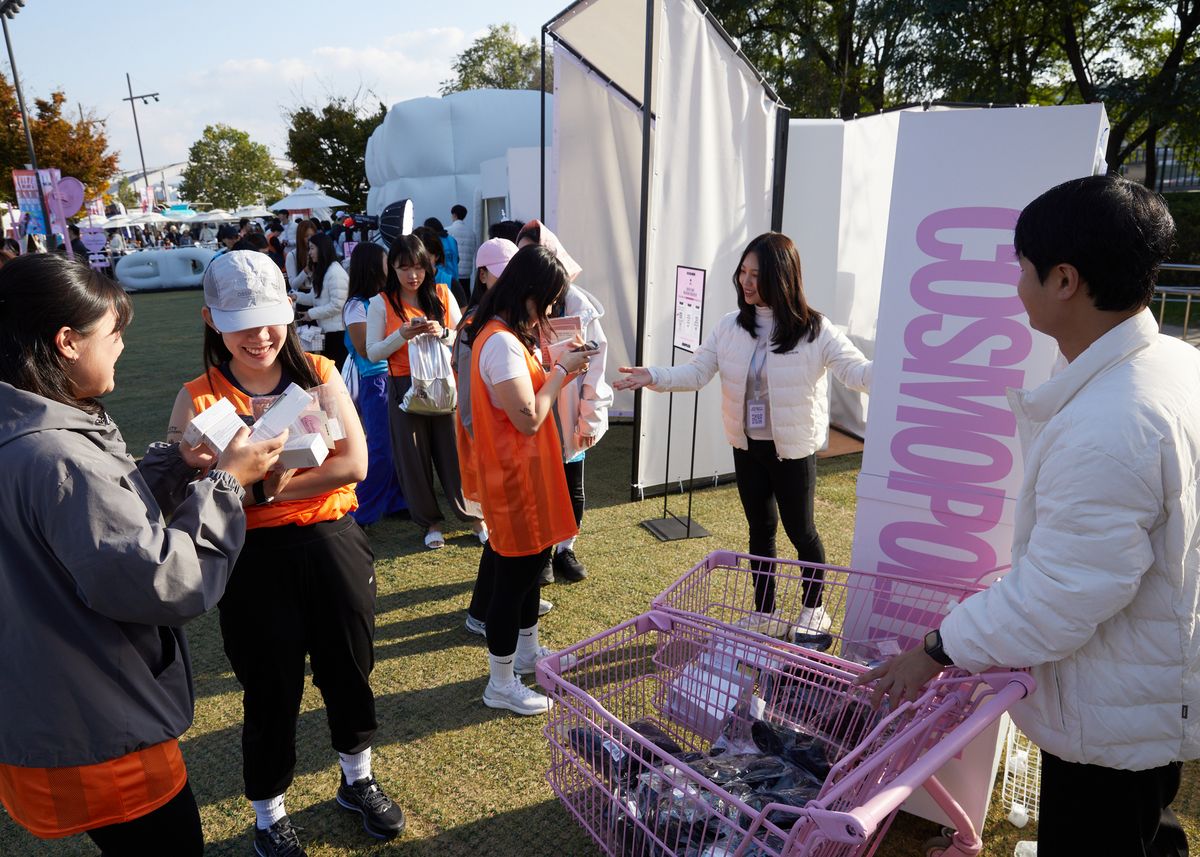 아이더 x 코스모폴리탄 부스 전경.