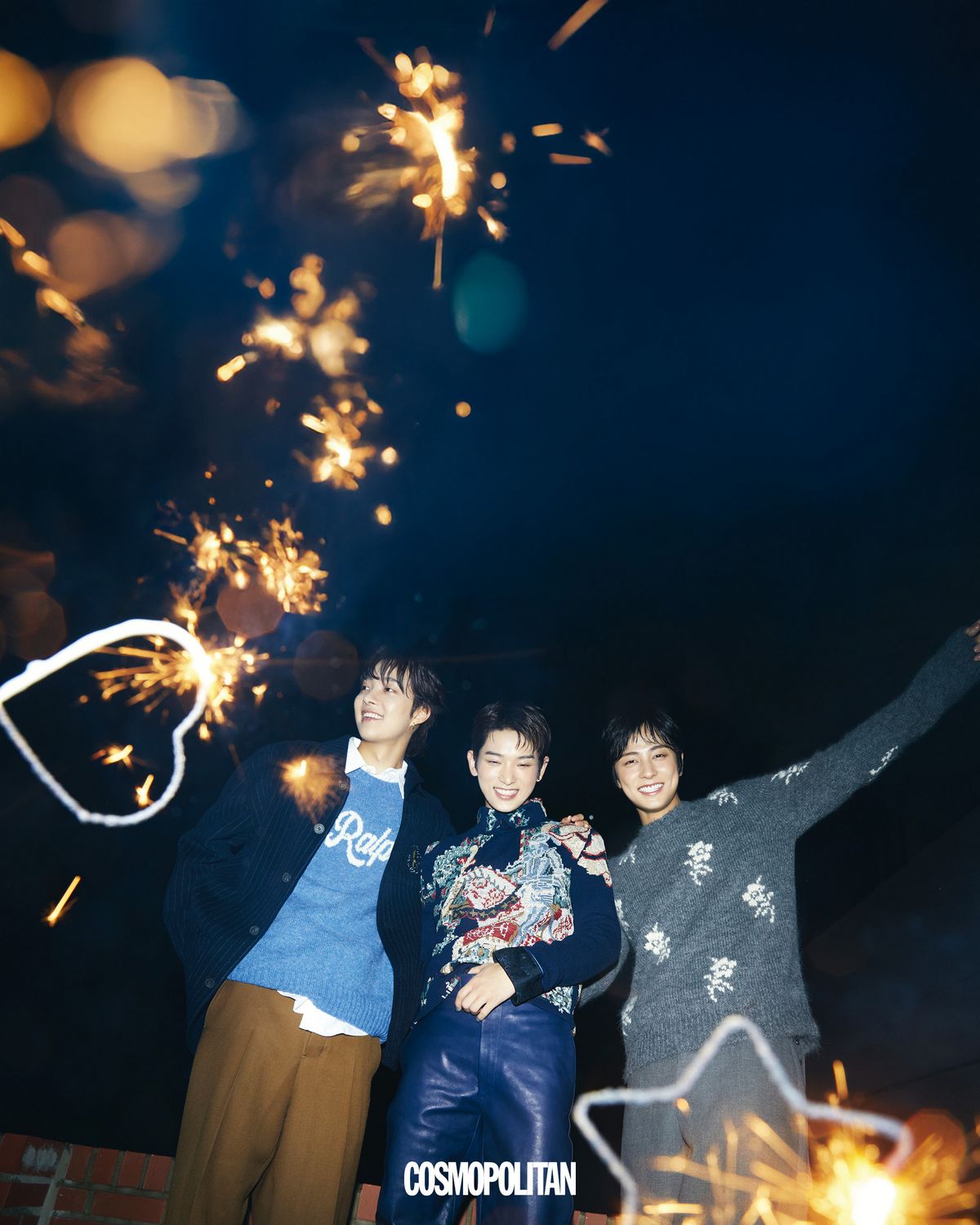 (왼쪽부터, 의주) 코트 Drole de Monsieur. 니트 톱 Polo Ralph Lauren. 귀고리 본인 소장품. 셔츠, 팬츠 스타일리스트 소장품, (하루아)니트 톱, 레더 팬츠 모두 Burberry. 귀고리 본인 소장품. (타키)니트 톱, 팬츠 모두 Jil Sander.