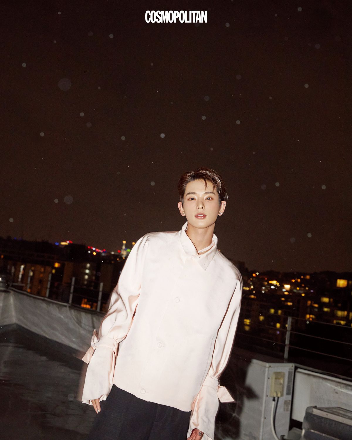 재킷, 팬츠 모두 Dior. 귀고리 본인 소장품.