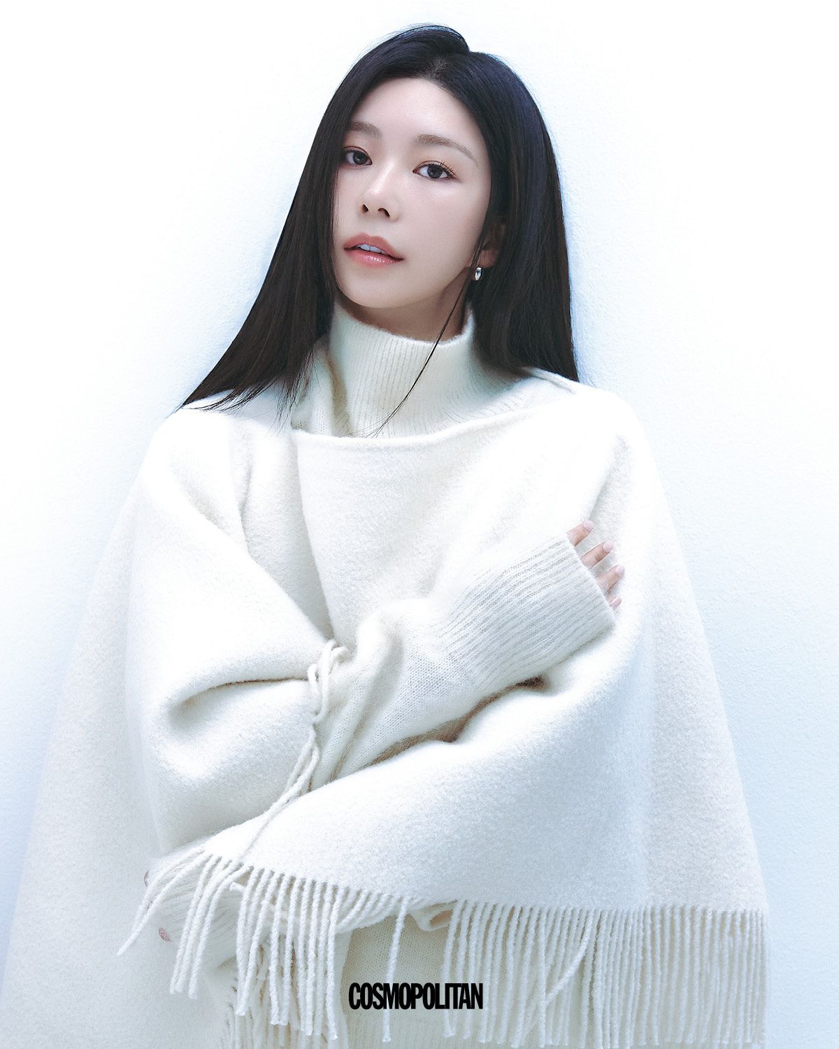 울 판초 1백9만원 Toteme. 터틀넥, 팬츠, 귀고리, 슈즈 스타일리스트 소장품. 