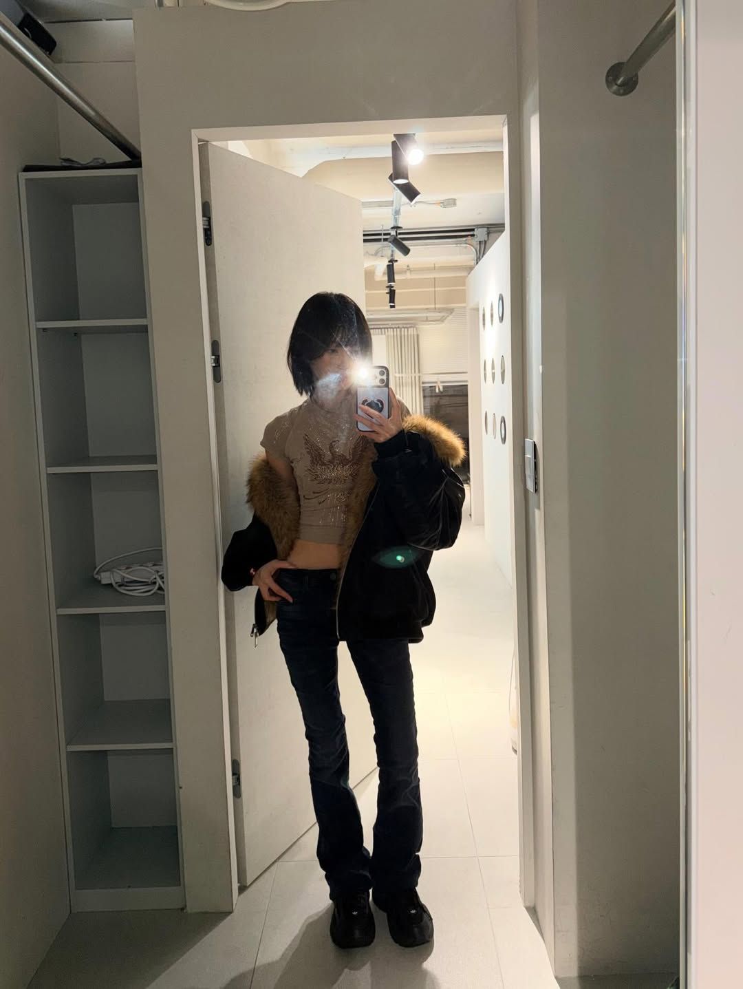 FW 트렌드 총출동한 조이의 스키니 진 스타일링. 인스타그램 @_imyour_joy