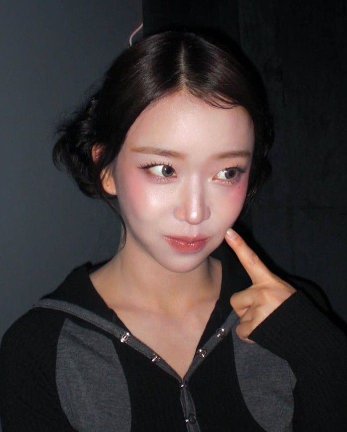 스테이씨 수민 겨울 립밤 (출처 : 인스타그램 @baesuminiee)