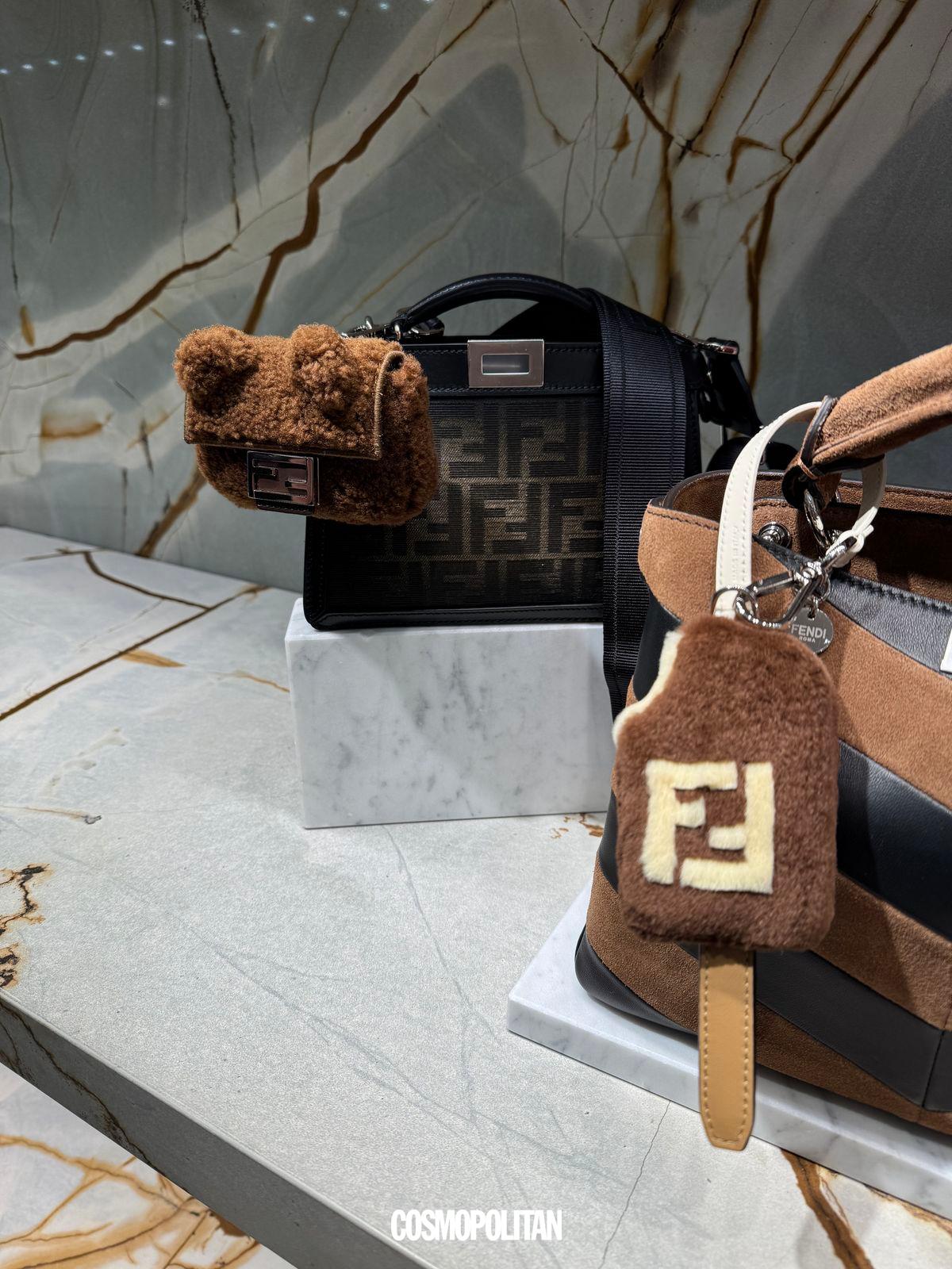 펜디 청담 플래그십 스토어에서 만나볼 수 있는 다양한 음식 모티브 키링들. 