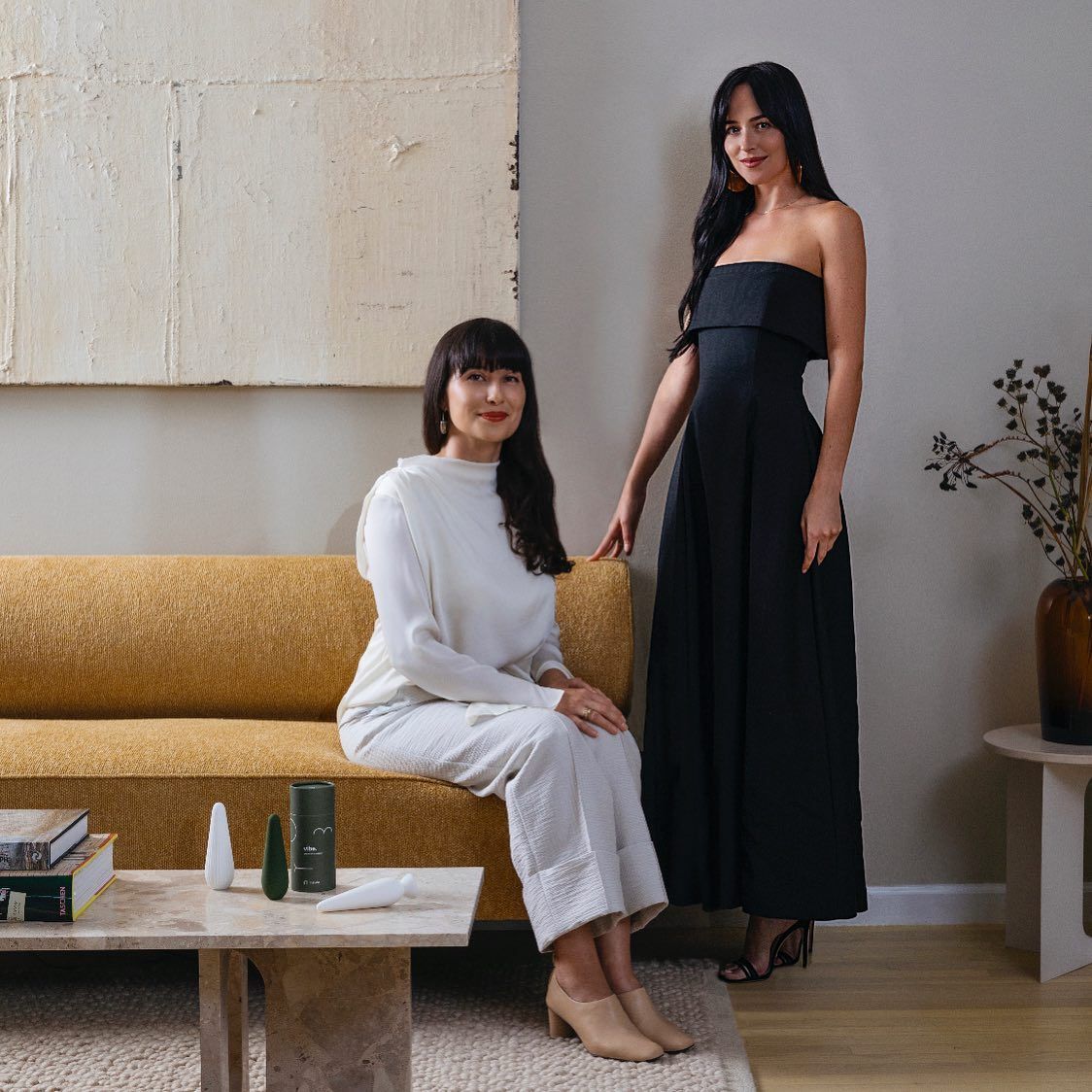 모드의 투자자이자 공동 크리에이티브 디렉터인 다코타 존슨. 인스타그램 @dakotajohnson 