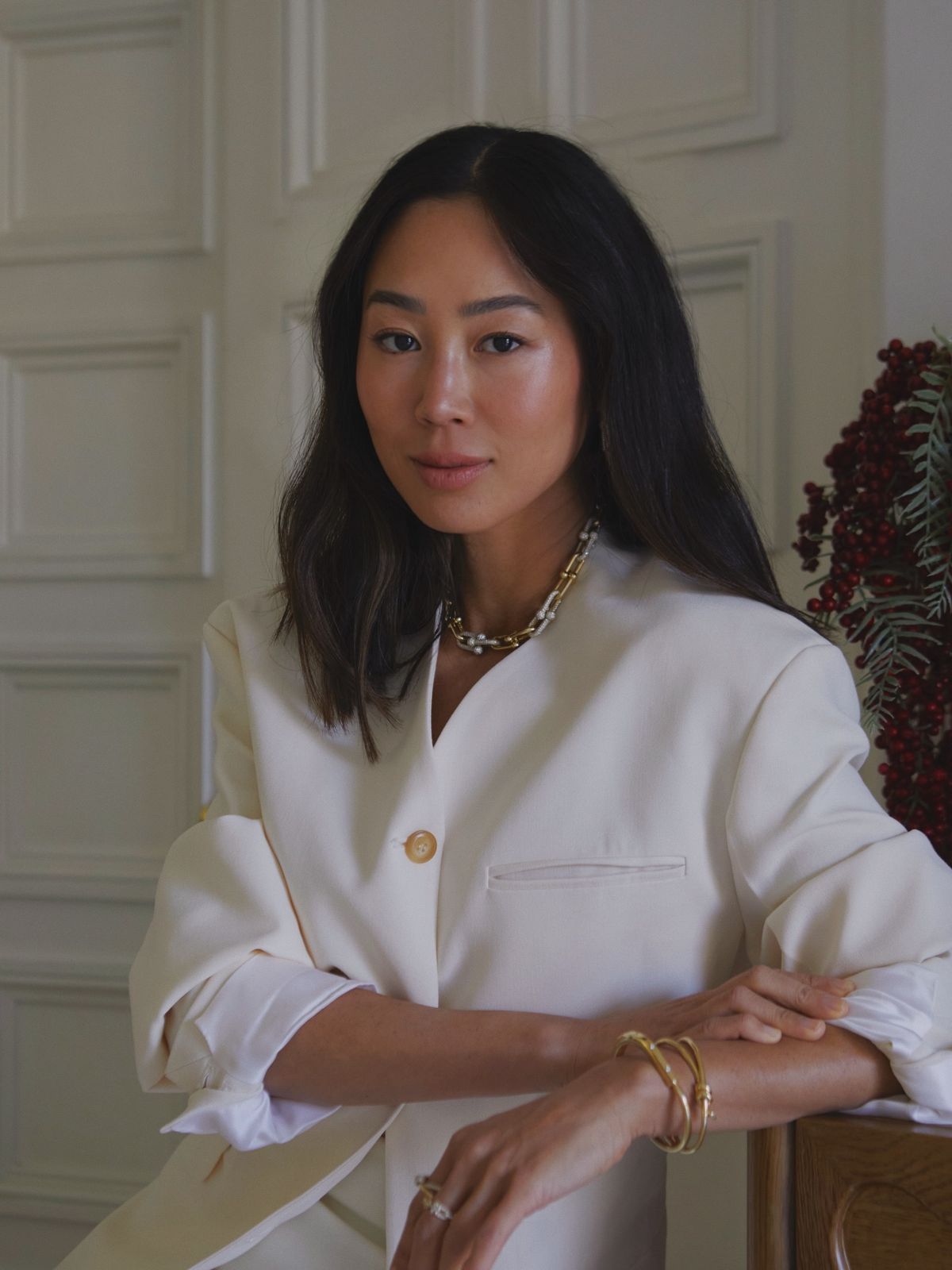  클라우드 댄서로 포멀한 룩을 선보인 아미송. 인스타그램 @aimeesong 