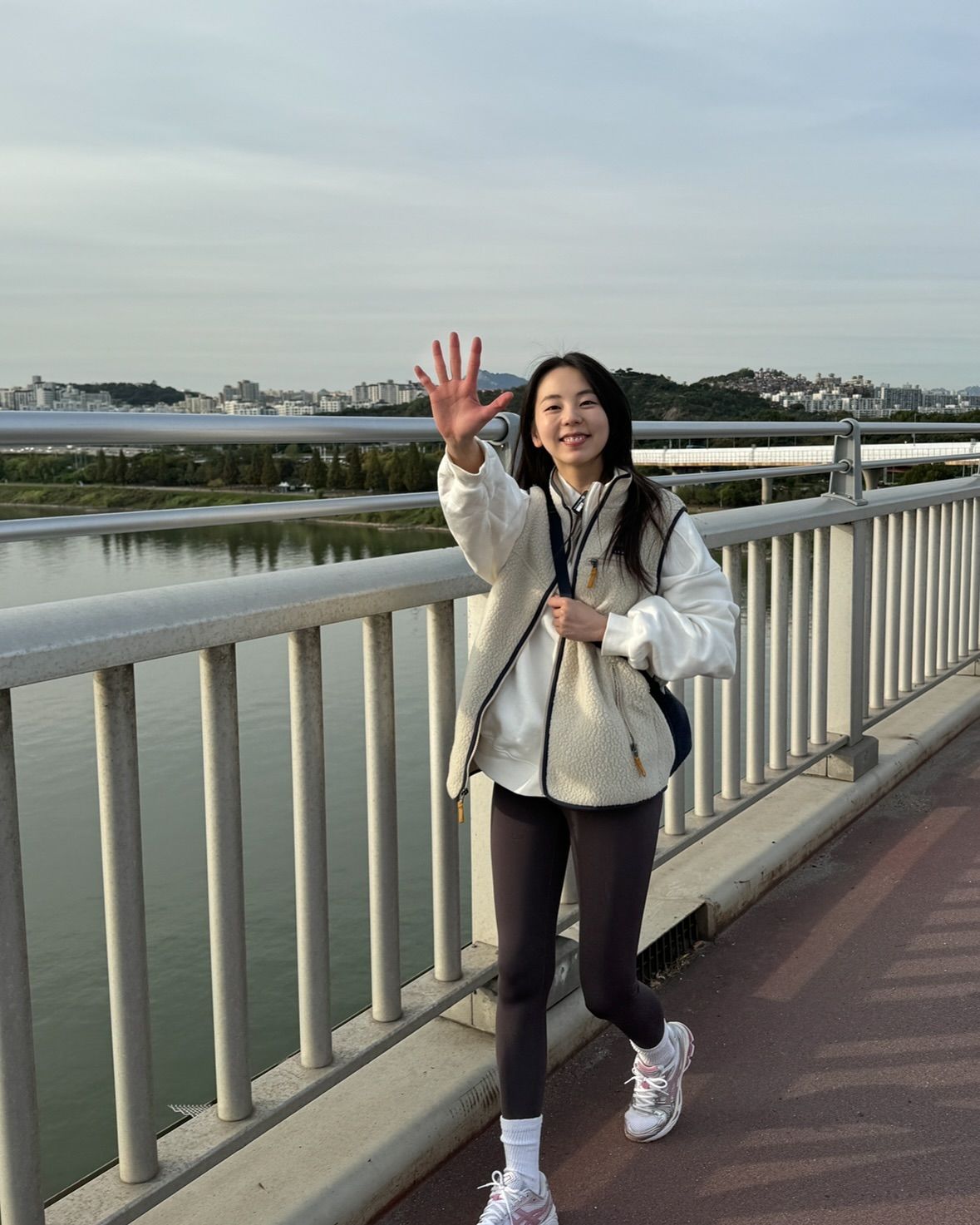 안소희의 그래놀라코어 룩. 인스타그램 @ssoheean