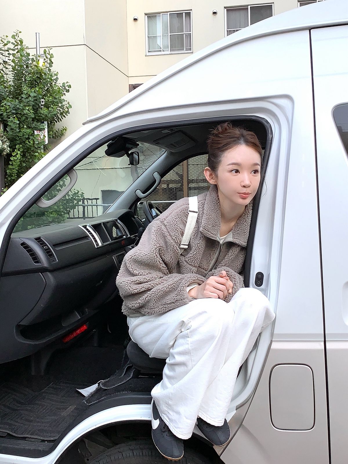 강민경의 그래놀라코어 룩. 인스타그램 @iammingki 