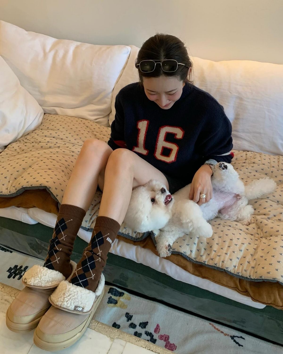 패딩 슈즈로 캐주얼 룩을 연출한 차정원. 인스타그램 @ch_amii