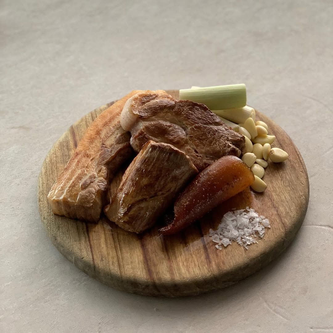 2025년 예가 내한해서 방문한 약수의 금돼지 식당. 인스타그램 @gold_pig1982